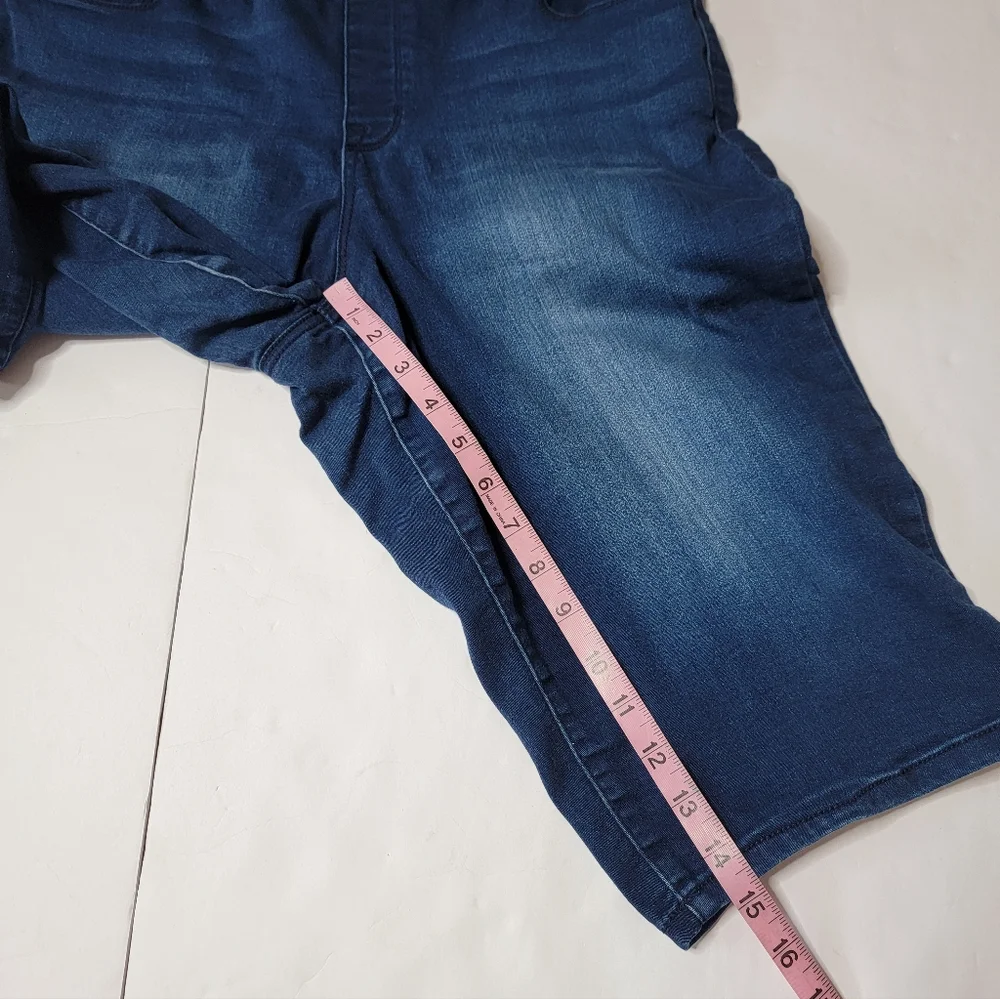 Nine West Pull-On Denim Bermuda Shorts Size 14 Dark Wash Stretch - Picture 8 of 9